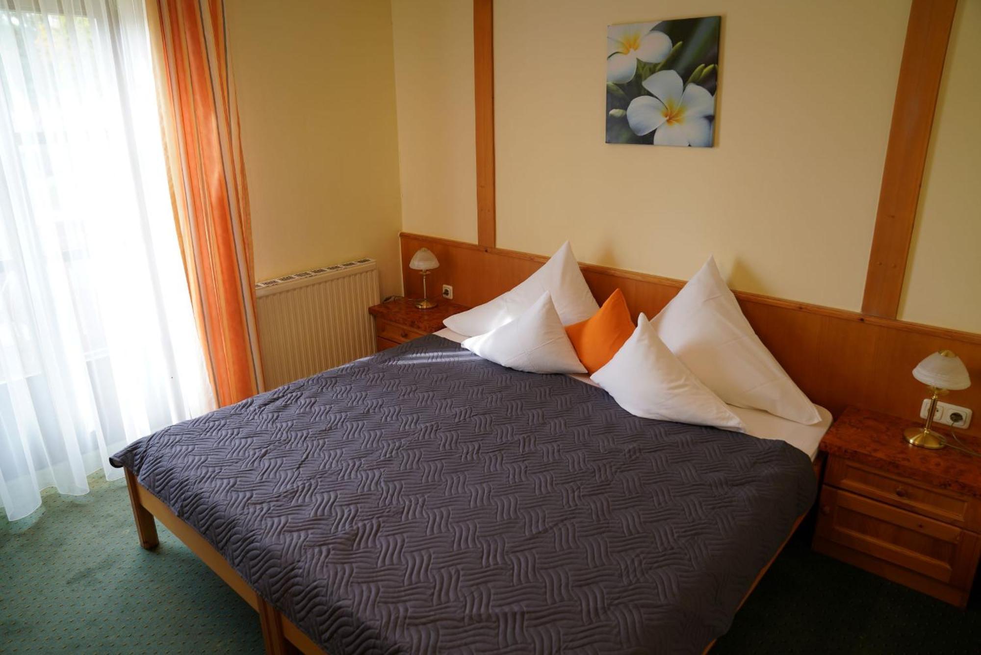 Pension Thermenland Fürstenfeld エクステリア 写真